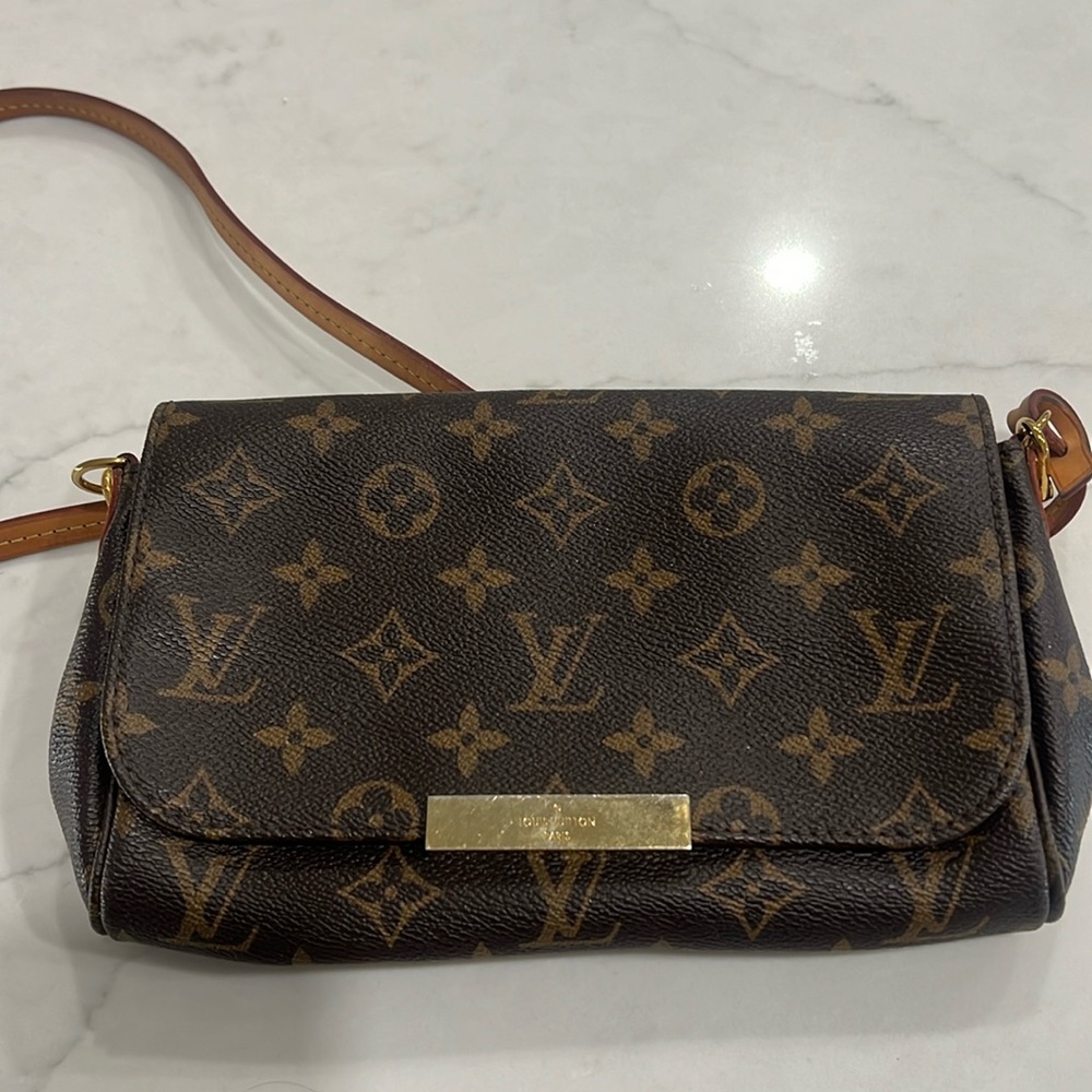 Louis Vuitton favorite monogram mm crossbody